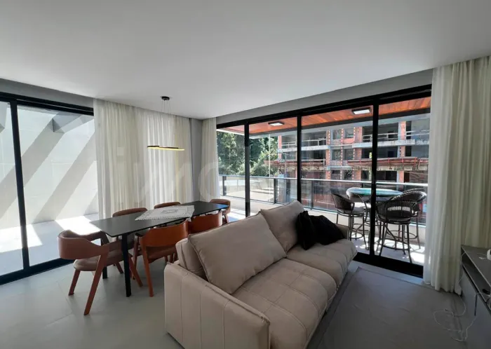 Apartamento no Edificio Dusseldorf na Praia Brava.