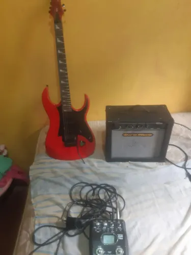 Vendo guitarra+ pedaleira+amplificador+ cabos