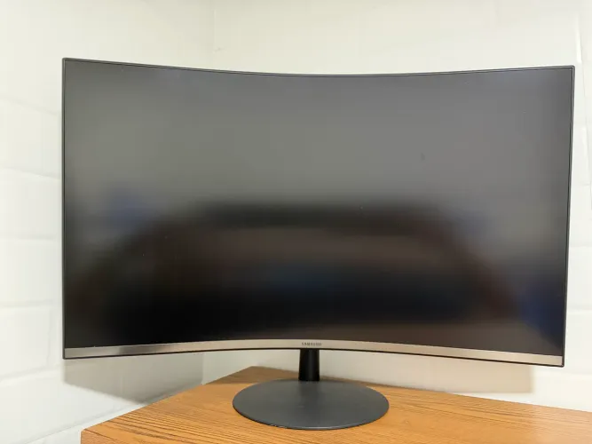Monitor Samsung 32 Curvo com Som Embutido