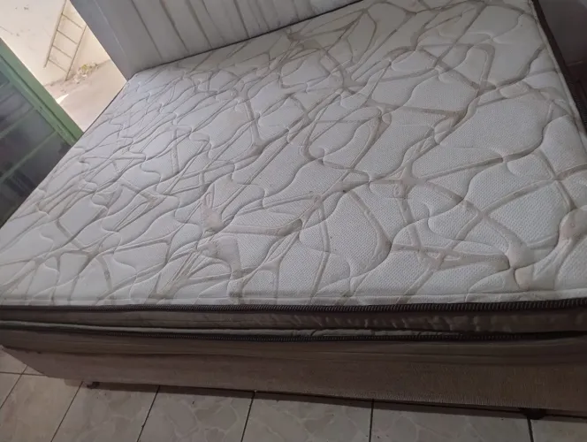 Cama casal tamanho Queen colchão excelente ( entrego sem taxa)