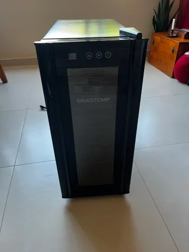 Adega Brastemp para 12 garrafas
