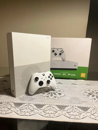 Xbox One S All Digital 1TB - Usado