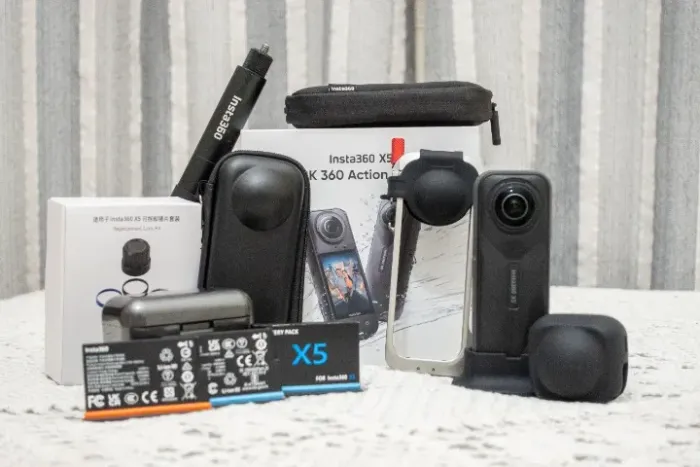 Insta360 x5 com diversos acessórios