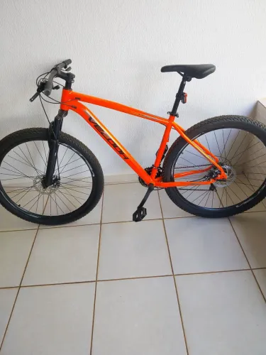 Vvendo bicicleta com apenas 4 meses de uso