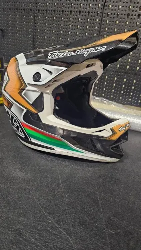 Capacete Troy lee design D4 carbono (NOVO)