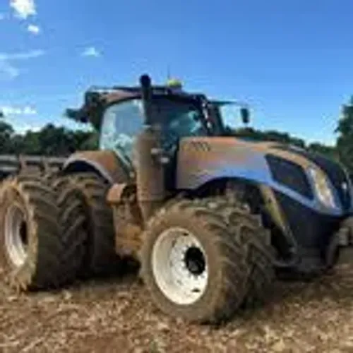 TRATOR AGRÍCOLA