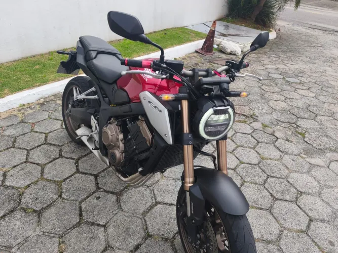 Vendo cb 650R 2022 em dia meu nome barato 36 mil asumir parcela poucas 36.000 avista 