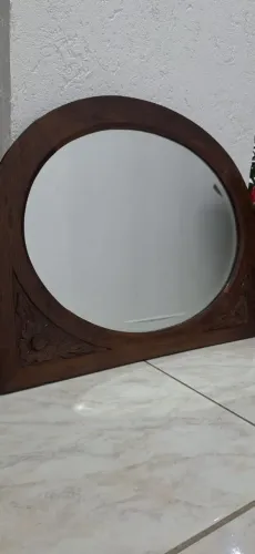 Espelho de madeira restaurado