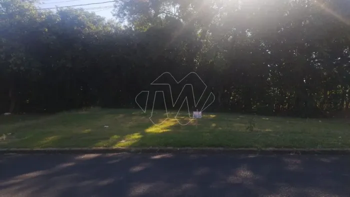 Venda de Terreno / Padrão na cidade de Araraquara