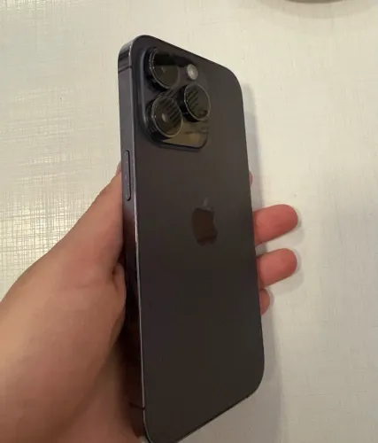 iPhone 14 Pro roxo