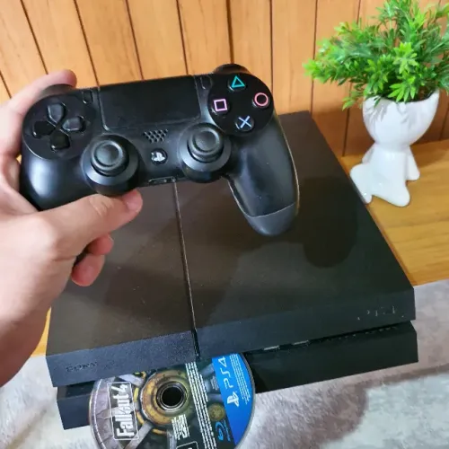 PS4 Fat com controle original e jogo
