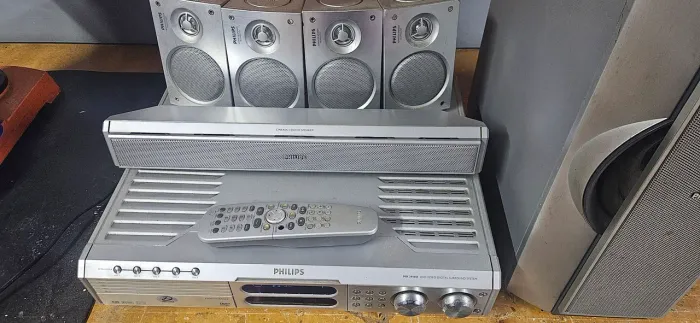 Vendo home theater Philips 