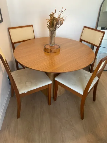 Conjunto mesa redonda com 4 cadeiras