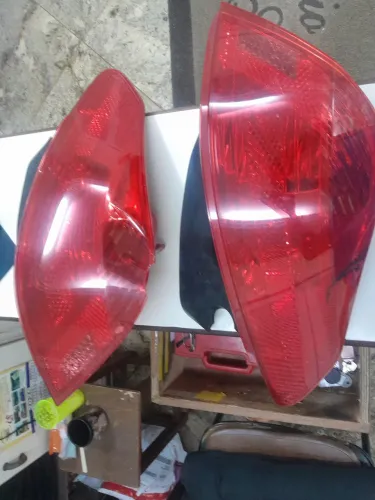 Par de lanternas Peugeot 208 originais ano 13/14  