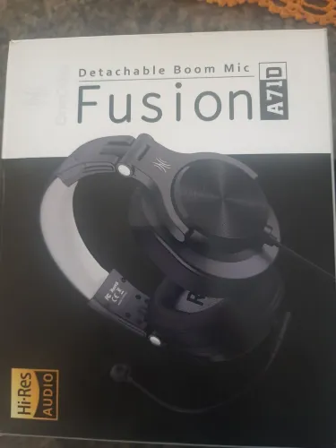 Fone de ouvido gamer profissional Fusion A71D completo na caixa.