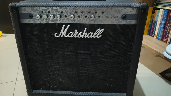 Marshall MG 101 CFX - COM DEFEITO