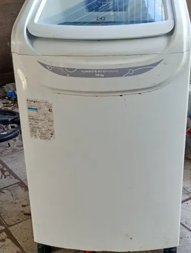 Máquina de lavar roupas marca Electrolux 11 kilos com defeito 