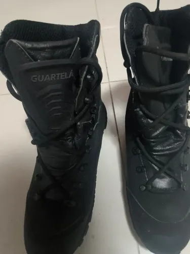 Bota coturno Guartelá Preta nova