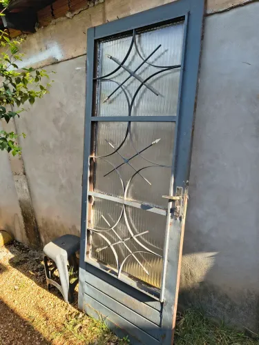 Portas de ferro