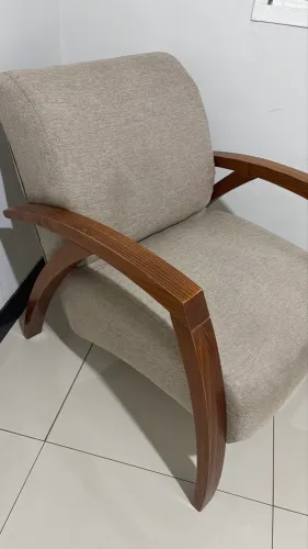 Poltronas em madeira 