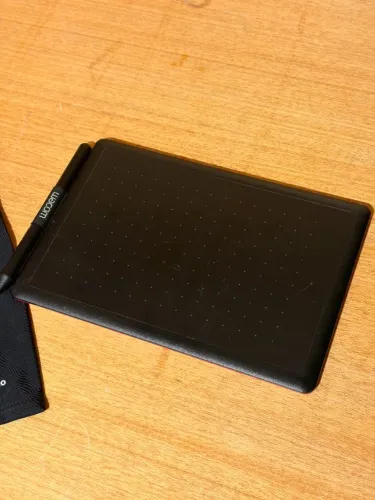 Mesa Digitalizadora Wacom CTL472 One, Preto/Vermelho