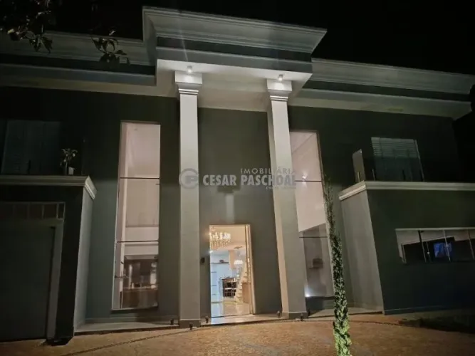 Casa em Condomínio Sobrado CRAVINHOS Lindissimo Sobrado 3 dormitorios, sendo 3 suites com 