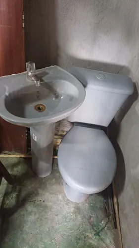 Vaso icasa acoplado sabara cinza + pia completa