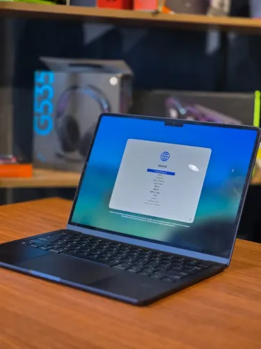 Macbook Air M2 - Seminovo com pequena avaria. Funcionando 100%