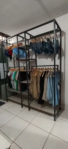 Arara de roupa industrial de ferro
