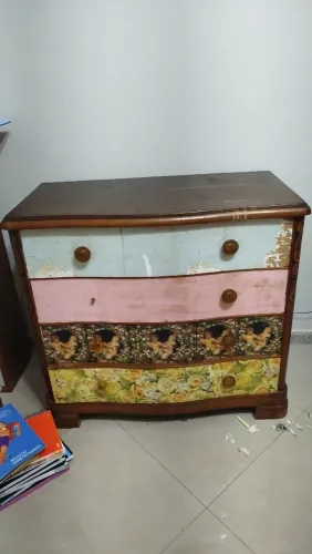 Cômoda antiga em madeira maciça para customização