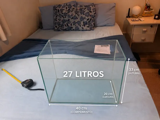Aquário 27 litros + alguns complementos 