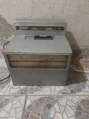 Vendo relógio de ponto antigo