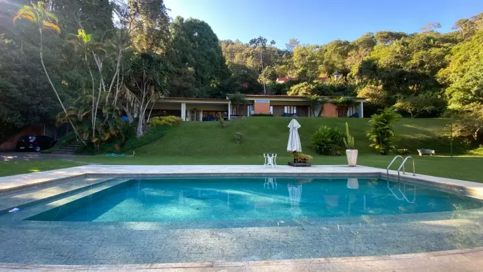 Casa à venda no Vale do Cuiabá, Petrópolis Rj- 3 suítes , piscina
