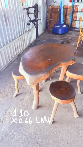 Mesa pequena rústica de jaqueira 1,10x60