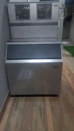 Máquina de fabricação de gelo cubo