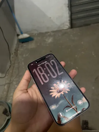 iPhone 15 pra venda.