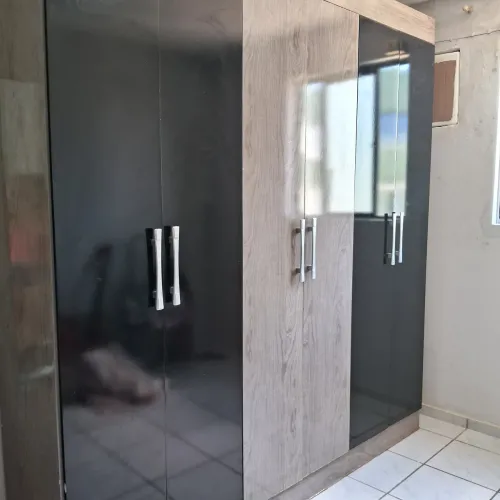 Guarda roupa 6 portas 