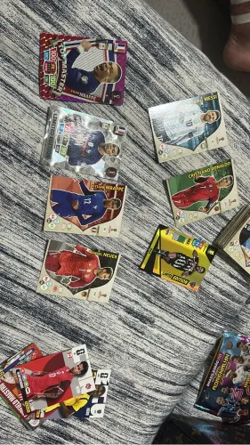 Vendo cards adrenalyn panini copa 2018 e alguns de 2022 valores a negociar 