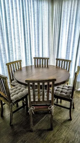 Jogo com 6 cadeiras de madeira de lei - rústicas, alto padrão -