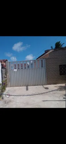 Casa grande, espacosa, arejada proximo ao rio de agua doce