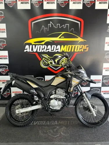 XRE 300 2023 18.200 KM. Emplacada e à pronta entrega
