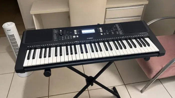 Teclado Yamaha PSR-E373 + Pedal + Suporte