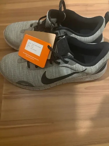 Tênis Nike novo , masculino/ tamanho 40/ R$ 350,00 !
