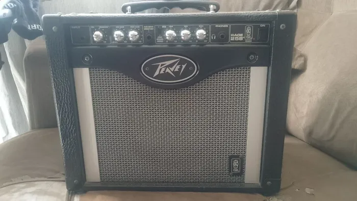 Amplificador Peavey Rage 258