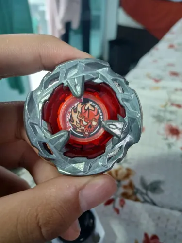 Beyblade X Scythe Incendio completo com lançador