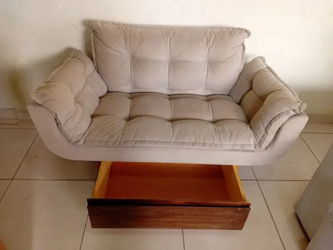SOFÁ, ESPERA, GAVETEIRO E RODINHAS