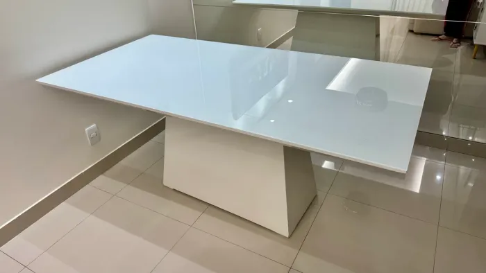 Mesa tampo de vidro branco 8 lugares 