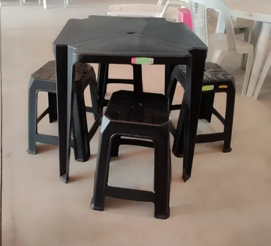 Jogo Mesa + 4 Banqueta Plástica Bessa