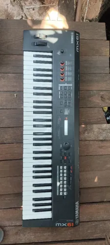 Yamaha MX61 Teclado