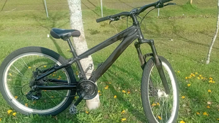 BICICLETA ARO 26 USADA - PEÇAS NOVAS